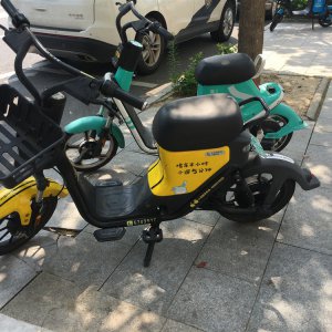 阜陽一女子微信掃碼騎車，卻“被”買保險